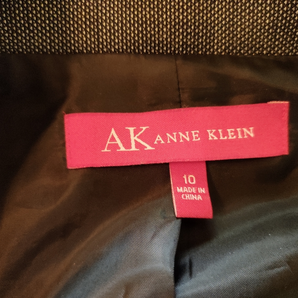 Anne Klein blazer. Tiny black and white checks. 3 buttons. Women's 10. - Picture 8 of 16